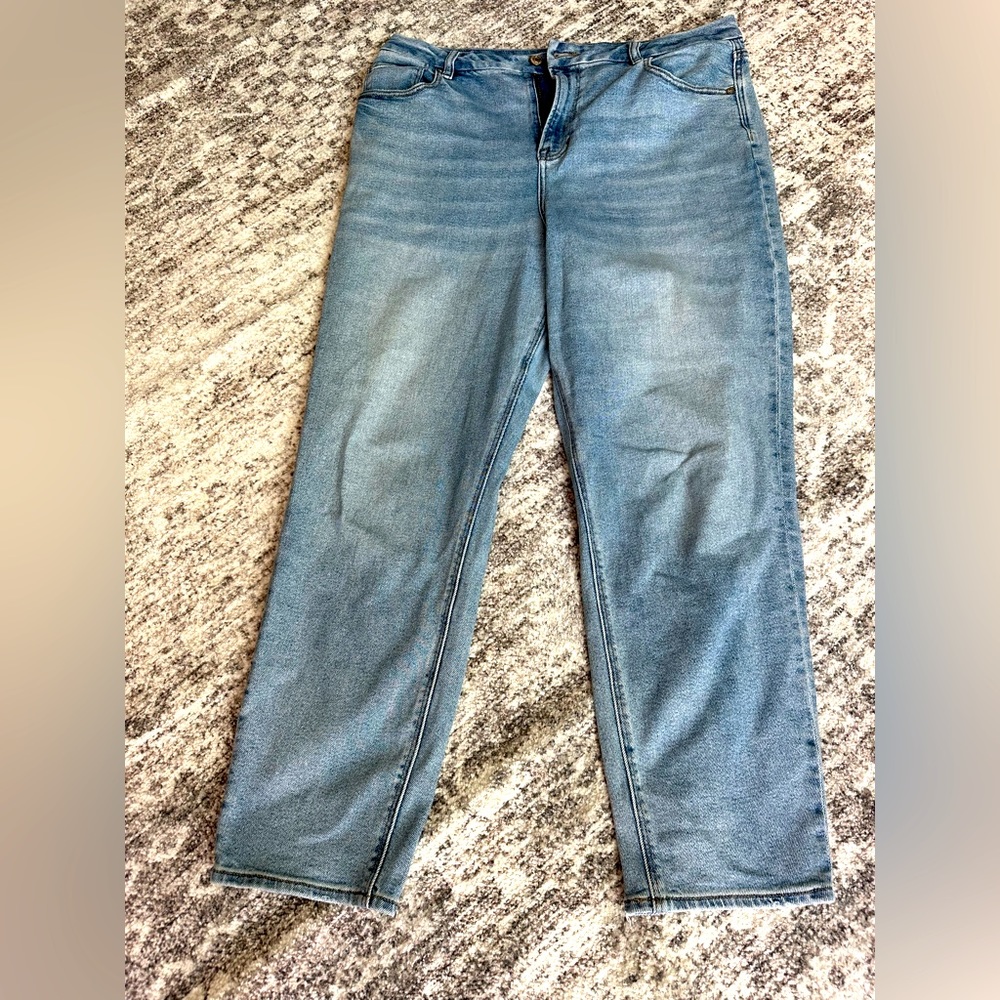 American Eagle Stretch Curvy Mom Jeans, 16R. Classic Wash Color